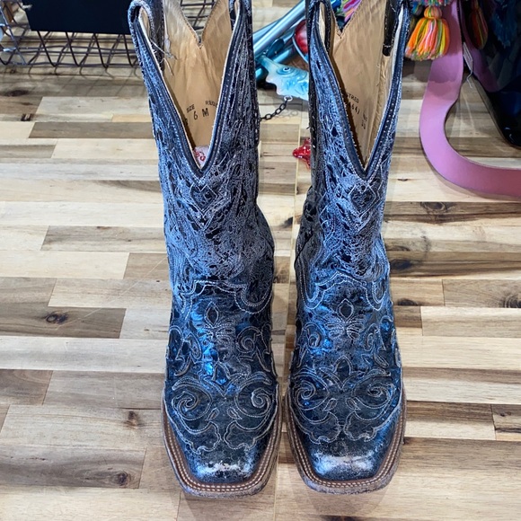 Vintage Corral boots Black with distressing and Lizard inlay - Picture 2 of 14